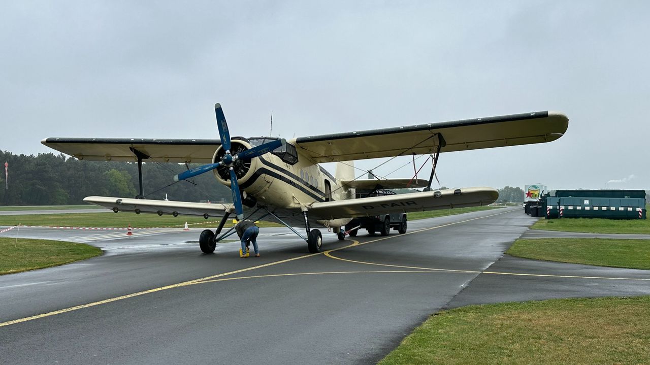 Nu staan er nog vliegtuigen op de start- en landingsbaan (foto: Ronald Sträter).
