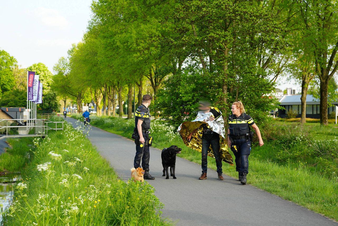 De man en zijn honden (foto: Erik Haverhals/ Persbureau Heitink).