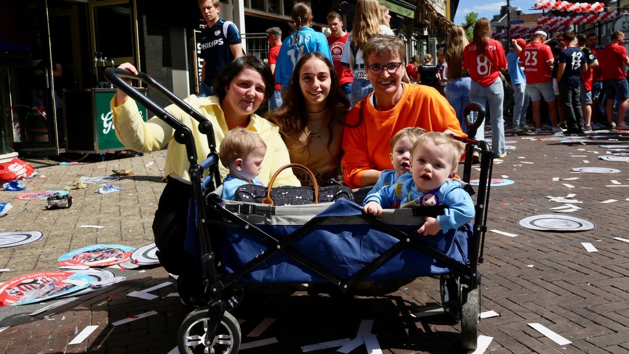 Heavenly in het midden met haar zus (links), neefjes en moeder (foto: Lobke Kapteijns).