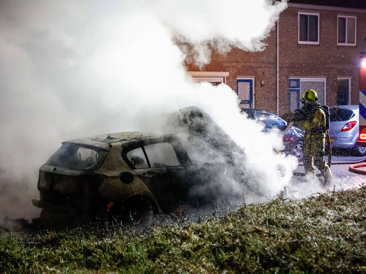 De auto kan als verloren worden beschouwd (foto: Abby Smits / Persbureau Heitink)