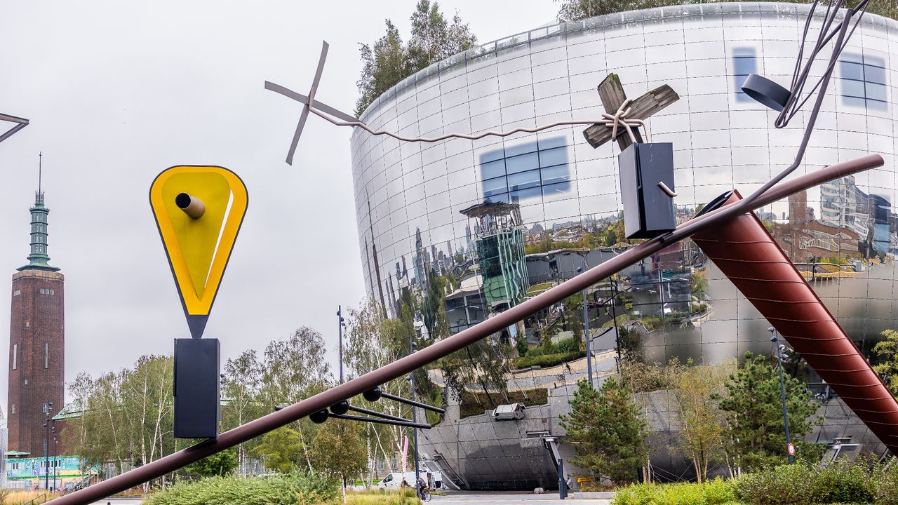 Het spiegelende Depot, ontworpen door Winy Maas (foto: ANP).