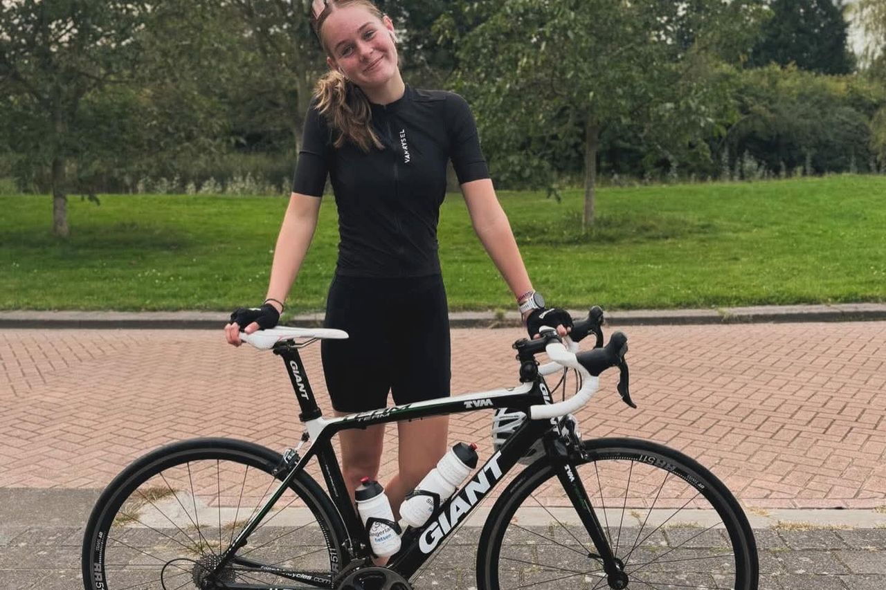 Naomi had voor september nog nooit op een racefiets gezeten, maar traint er nu bijna elke dag op (foto: Ingrid Wessels).
