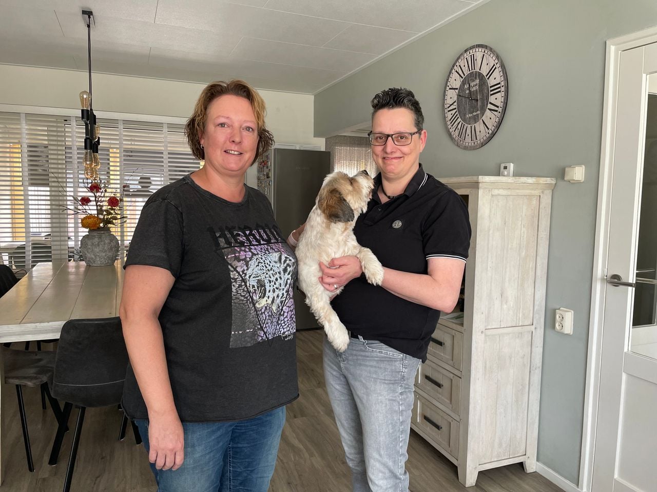 Moeders Cindy en Sonja (foto: Raymond Merkx).