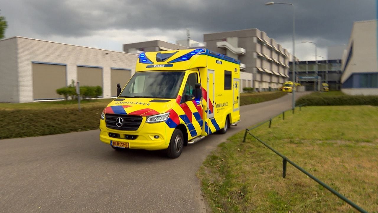 De babylance komt aan bij het Máxima Medisch Centrum