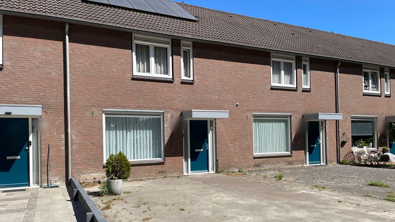 Het huis waar de politie binnen viel in de Amelandlaan (foto: Rene van Hoof).