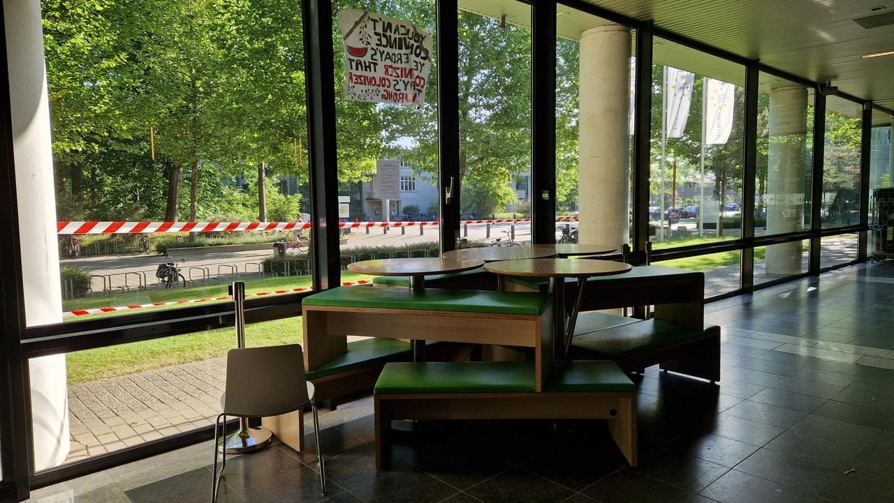 De universiteit wil het onderwijs zo snel mogelijk hervatten (foto: Tom Berkers).