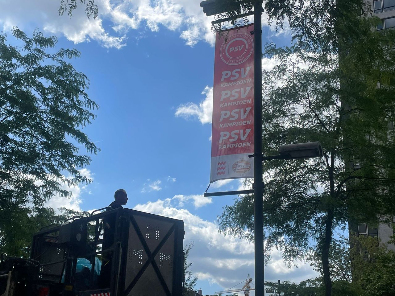 De vlag kan weer terug in de doos, in iedergeval tot zondag (Foto: Hans Janssen.)
