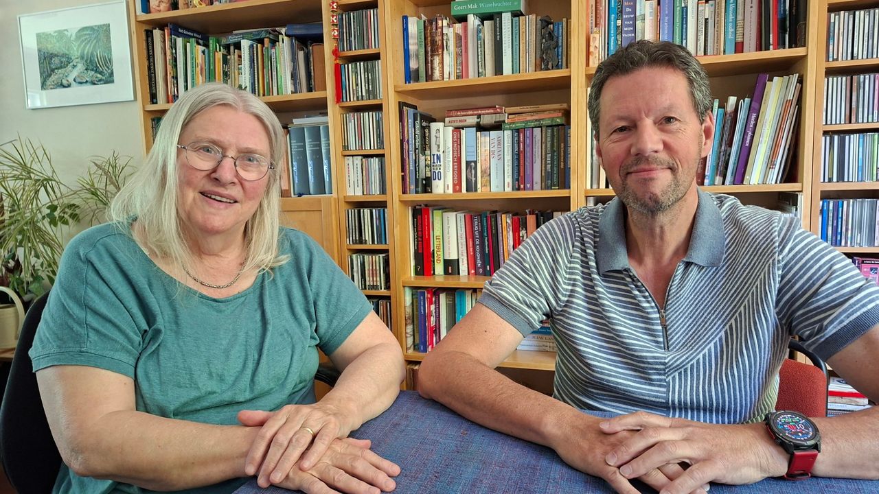 Vrijwilligers en bestuurders Nanny en Wil (foto: Marleen Kuijsters).