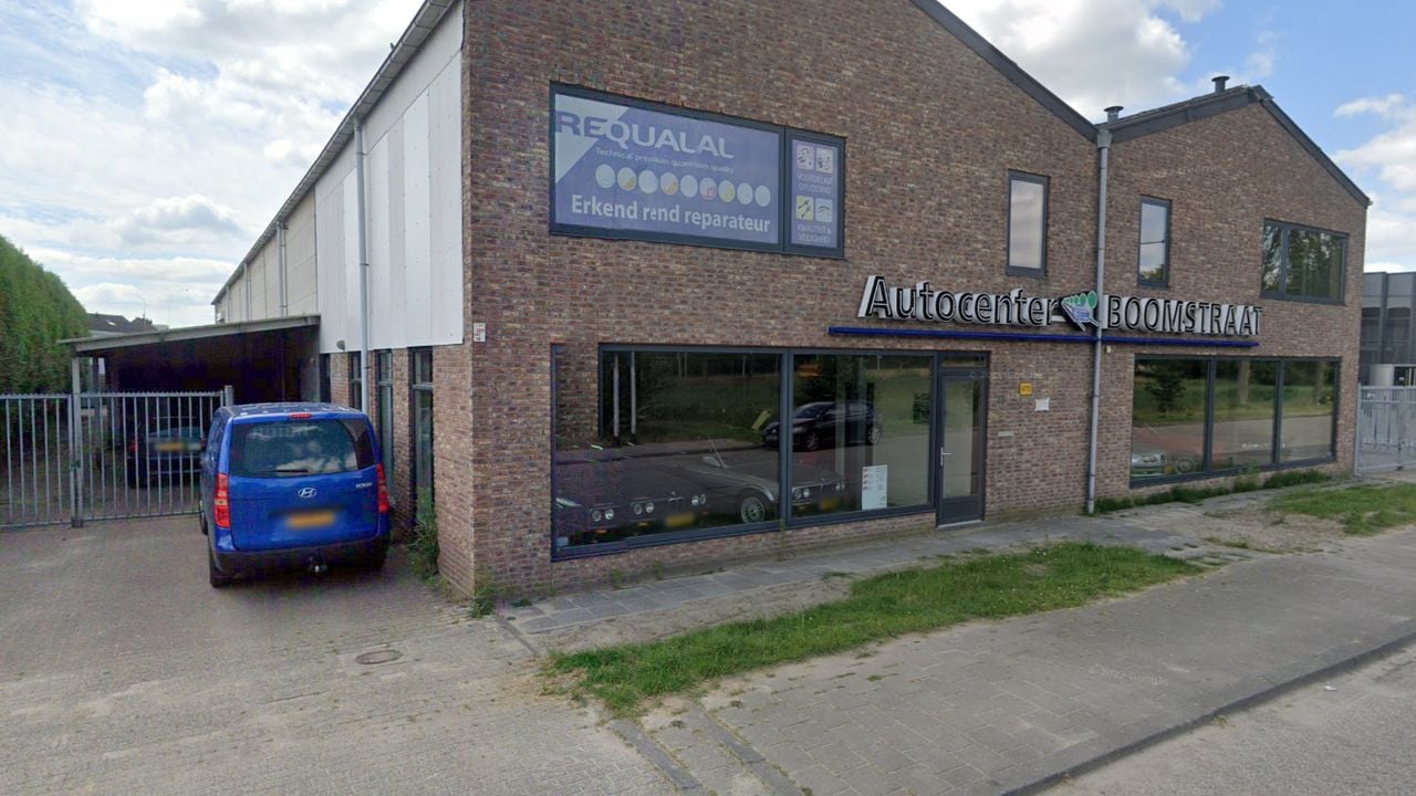 Zo zag de zaak er uit voor de auto naar binnen reed (beeld: Google street view).