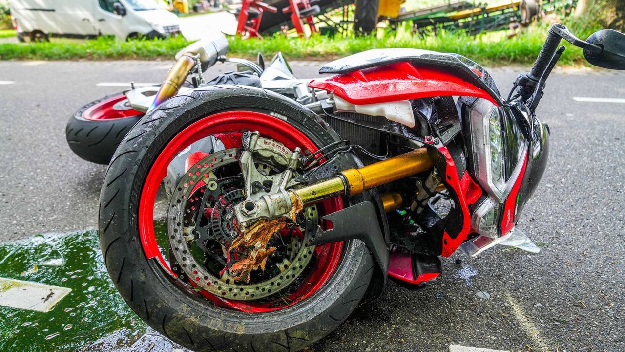 De beschadigde motor van Bart (foto: Dave Hendriks/Persbureau Heitink).