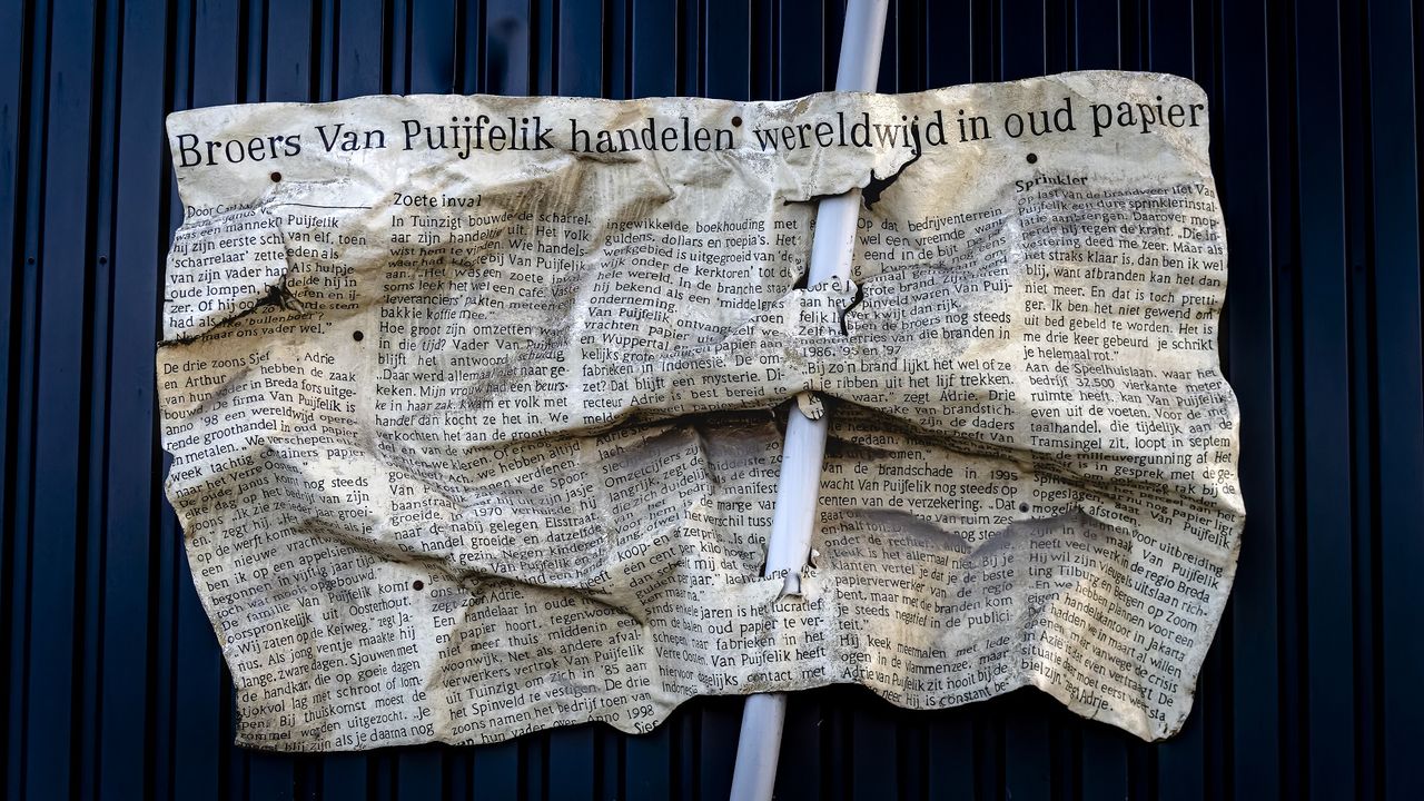 Een reclamebord bij het bedrijf (foto: Marcel van Dorst/ Eye4Images).