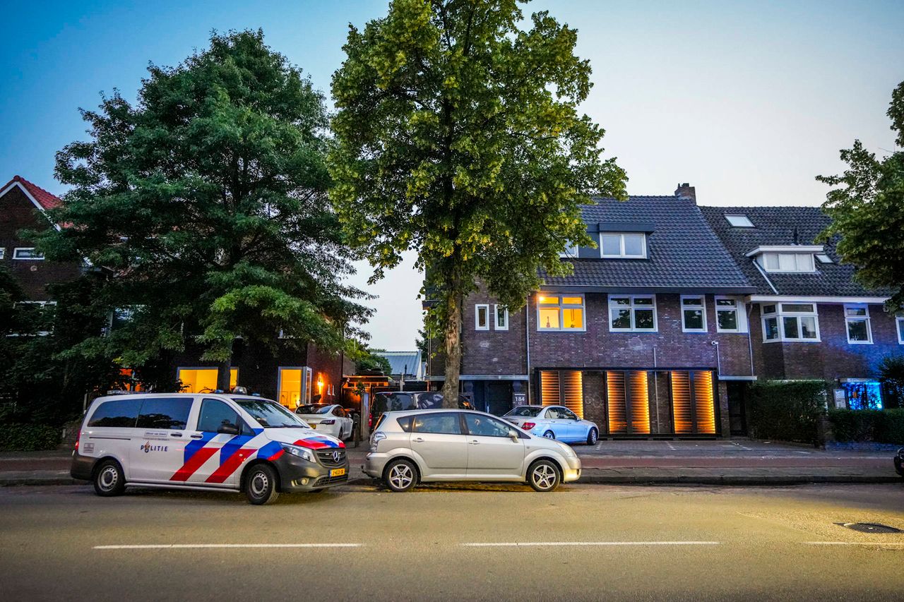 De overval was bij een erotische massagesalon aan de Leenderweg (foto: Persbureau Heitink).