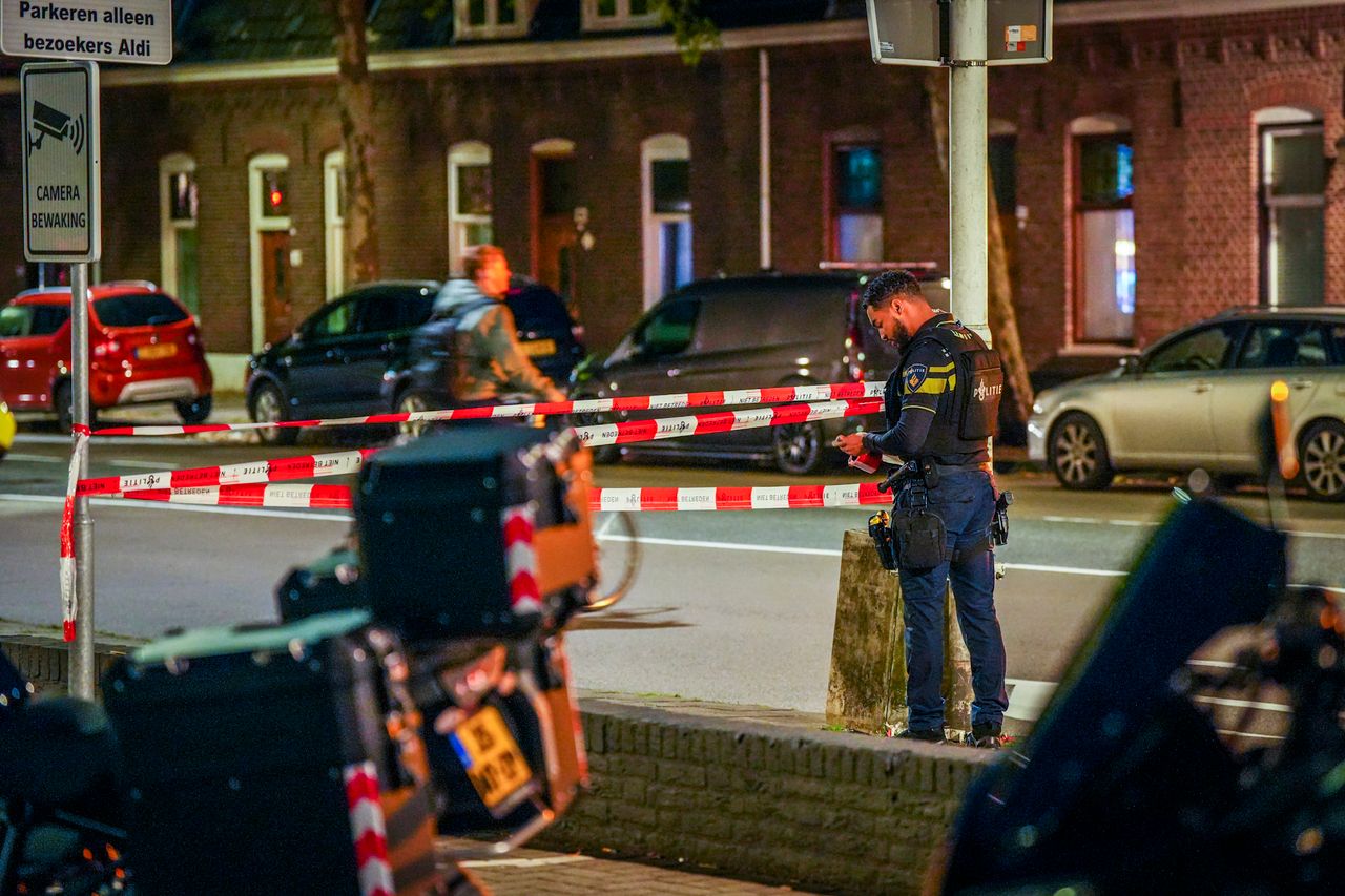 Met een rood lint werd de omgeving rond het complex afgezet (foto: SQ Vision).