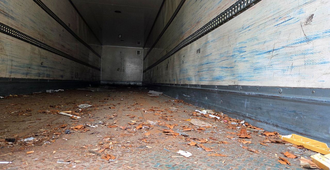 De oplegger is leeggehaald door de gemeente. (foto: Omroep Brabant)