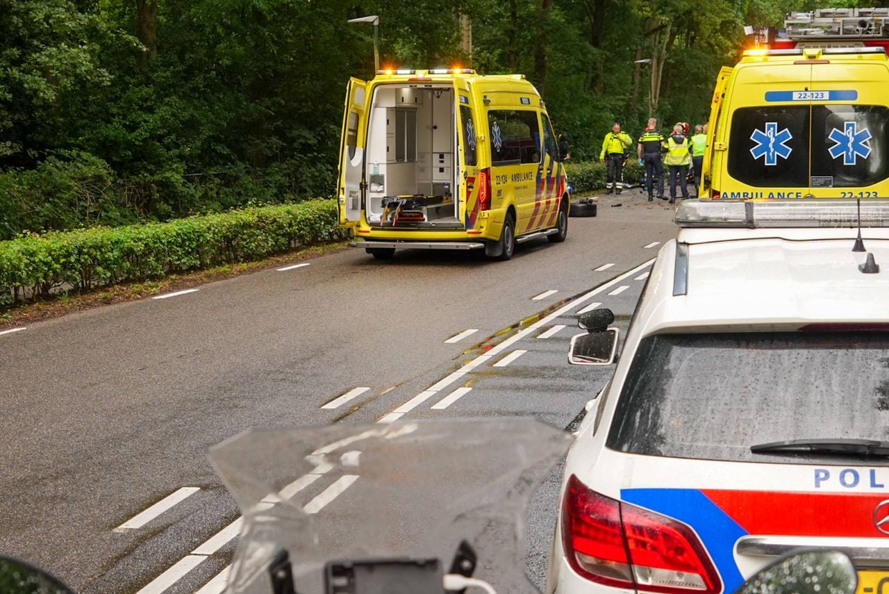 Het ongeluk gebeurde op de Beekstraat (foto: Harrie Grijseels/Persbureau Heitink).
