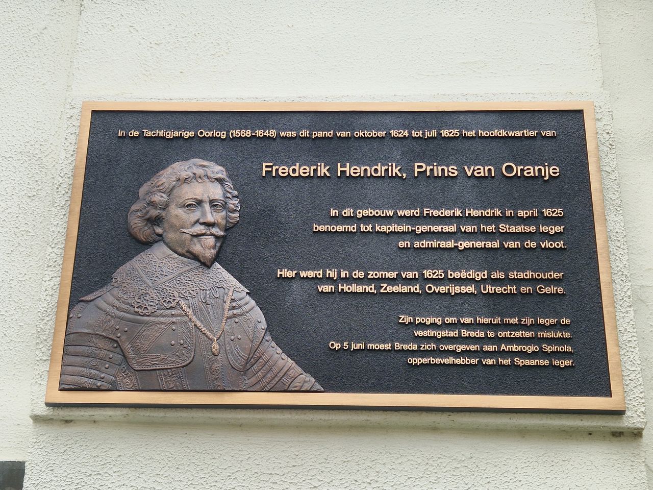 De plaquette die vrijdag is onthuld (foto: gemeente Waalwijk)