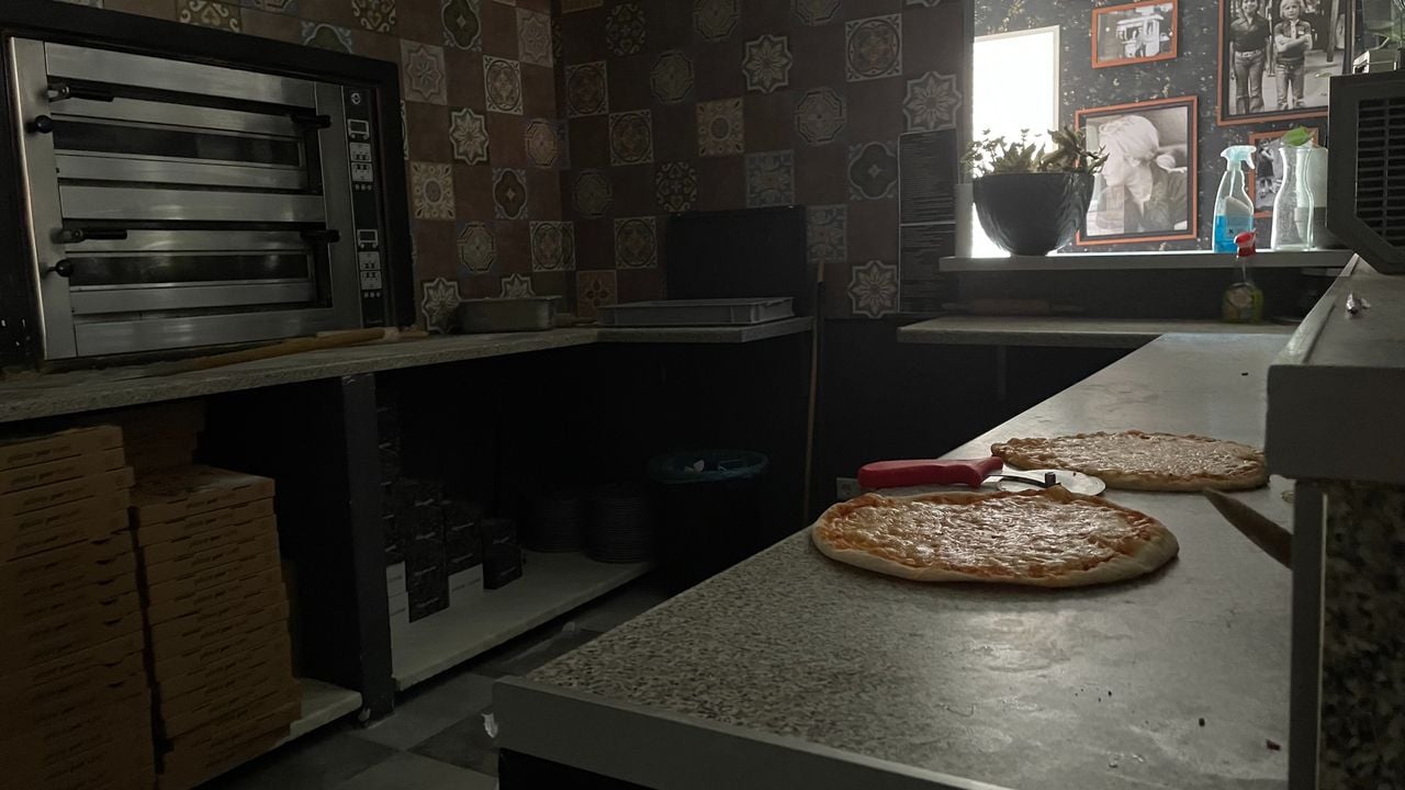 De pizza's die net in de oven zaten (foto: Omroep Brabant).