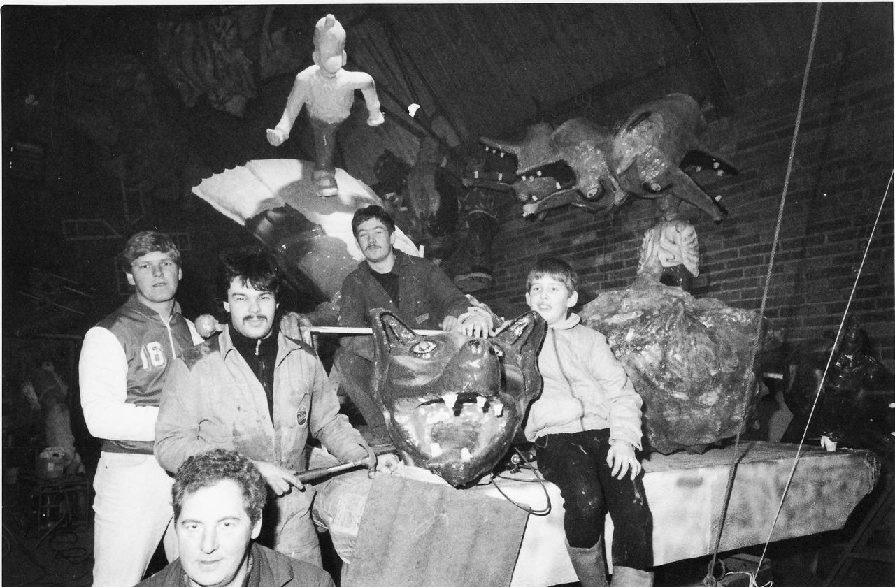 De bouwers van 1988, met linksonder Mart Verhagen (foto: Floortje Steigenga).