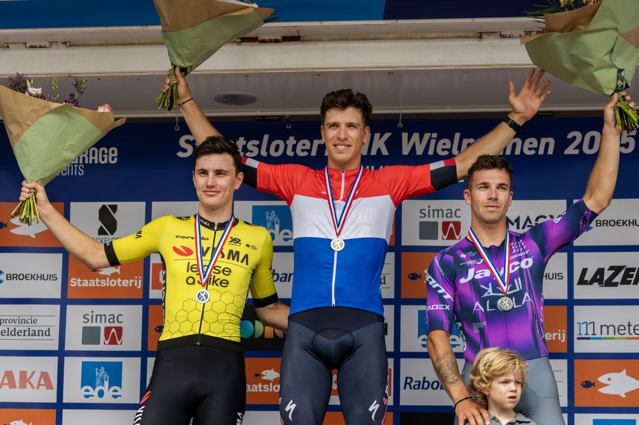 Danny van Poppel, in het midden (foto: ANP).
