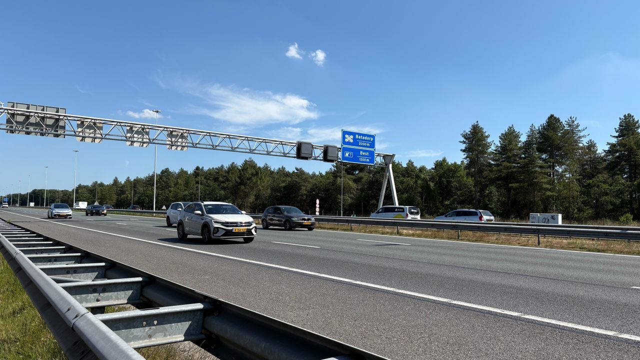 Het asfalt kan morgen warmer dan 50 graden worden (foto: Omroep Brabant).