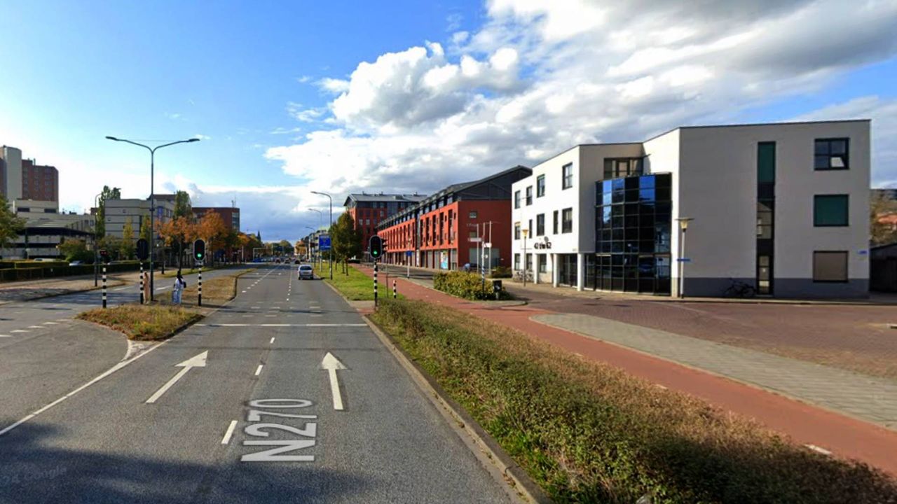 Givano reed op het fietspad naast Chris D. en reed ineens linksaf de weg over (foto: Google Maps).