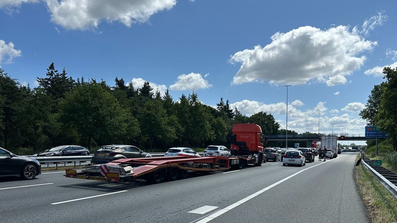 De situatie op de weg (foto: Chris Bakker/Omroep Brabant).