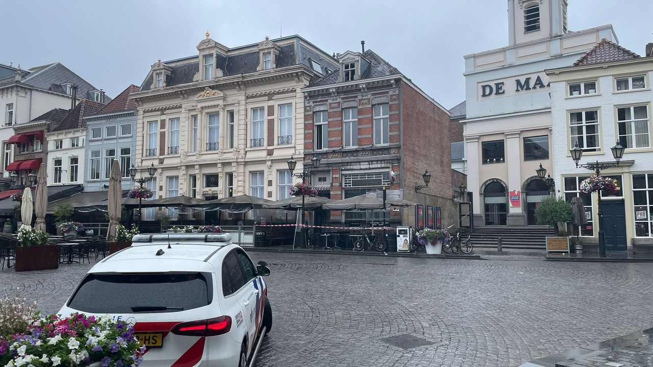 Het residence staat links van het pand waar de brand uitbrak (foto: René van Hoof).