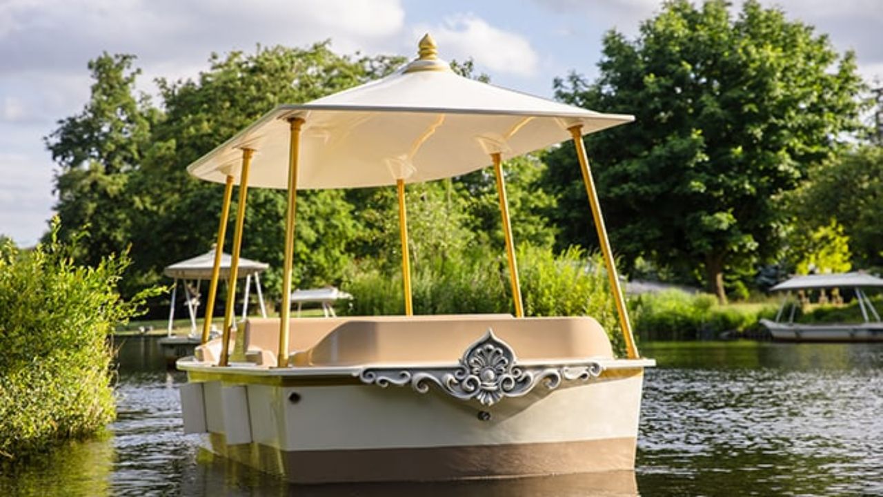 De gedecoreerde achterkant van de nieuwe bootjes (foto: Efteling).