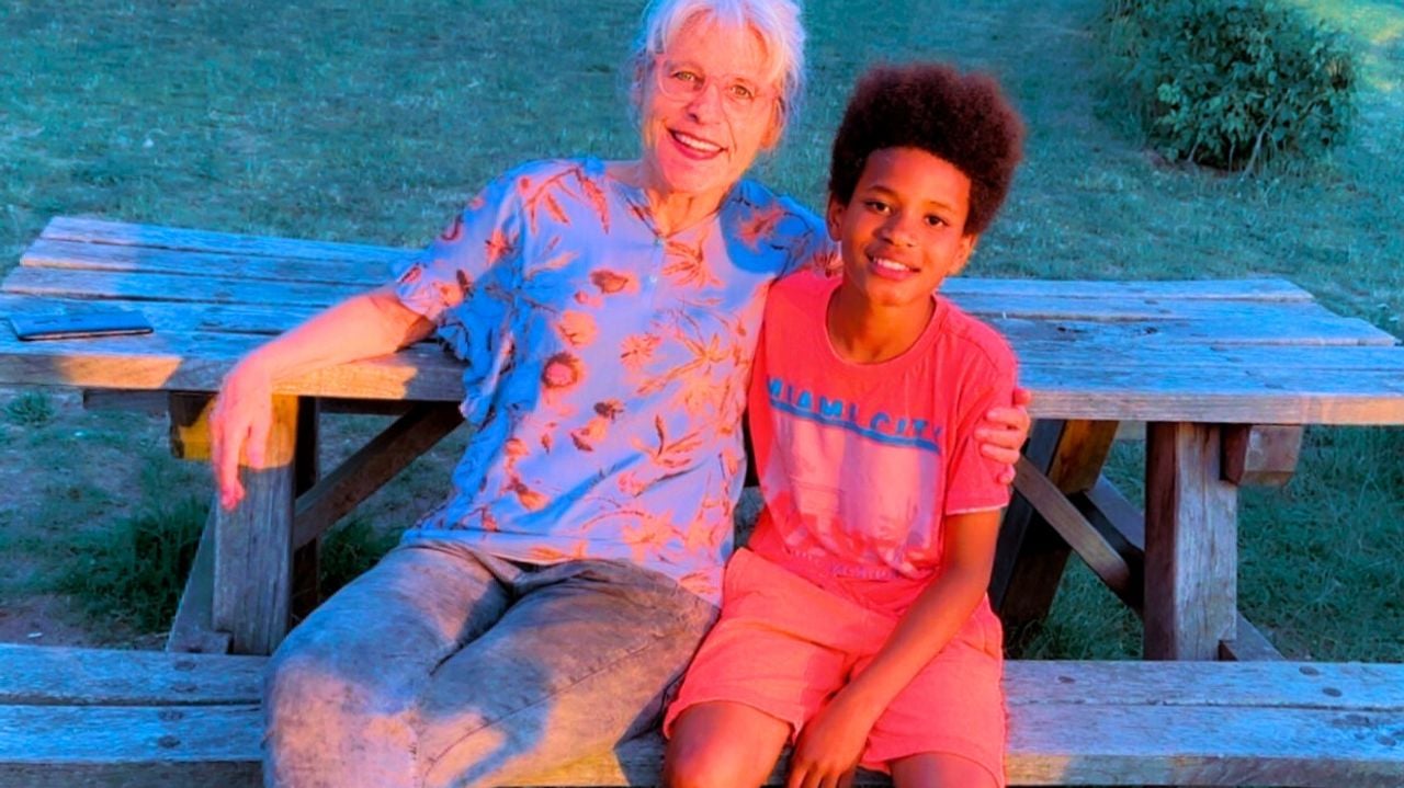 Batou met zijn 'oma Nederland' Jeanne (eigen foto).