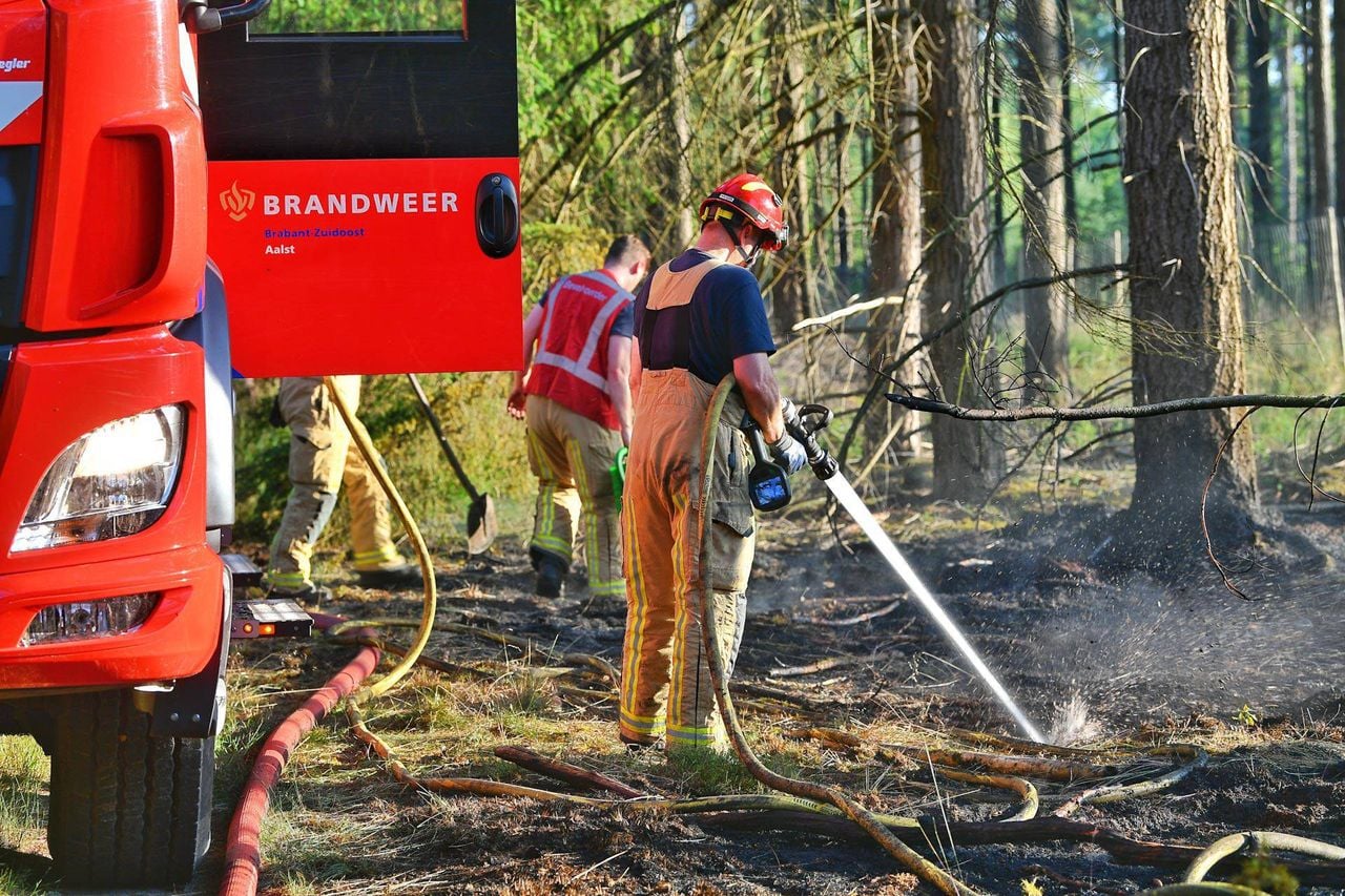 De brandweer wist de brand snel te blussen (Foto: Rico Vogels/Persbureau Heitink)