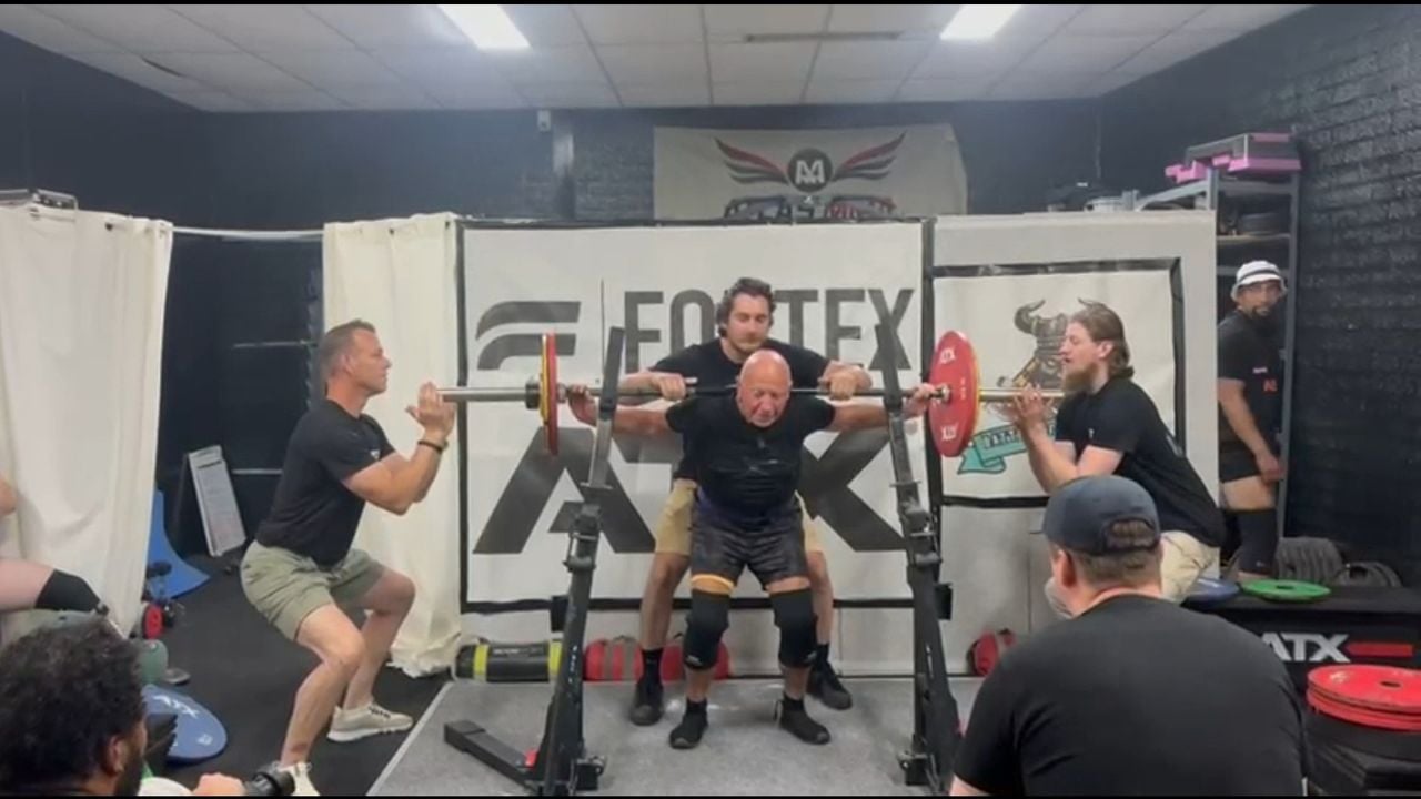 Frans van Beers aan het squatten (foto: Omroep Brabant).