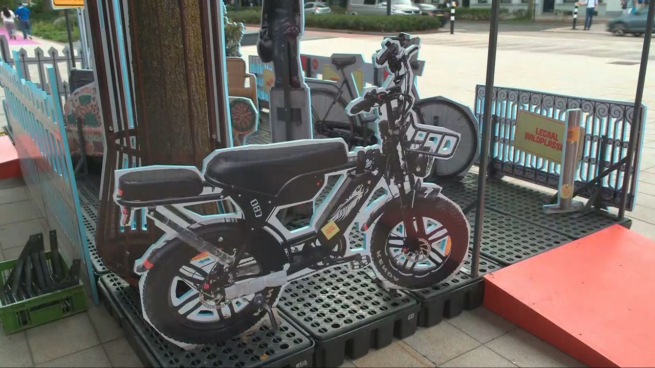 Plassen tegen een fatbike, bankje of fiets: het kan allemaal in het park (beeld: Omroep Brabant).