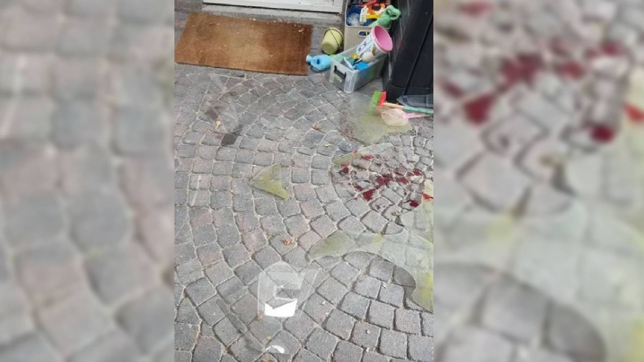 De scherven van het dakraam (Foto: Jeugagenten_langstraat/ Instagram.)