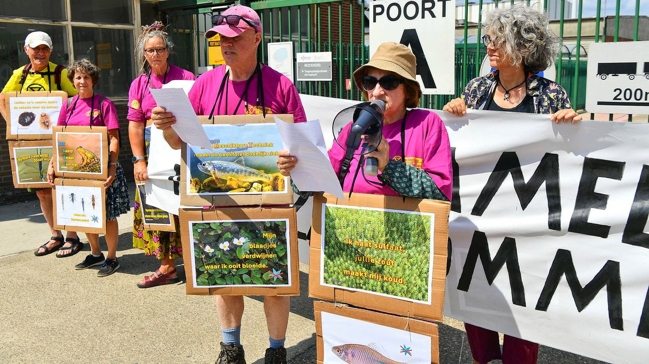 Demonstranten zijn tegen de lozingen van Nyrstar (foto: Rico Vogels/Persbureau Heitink).