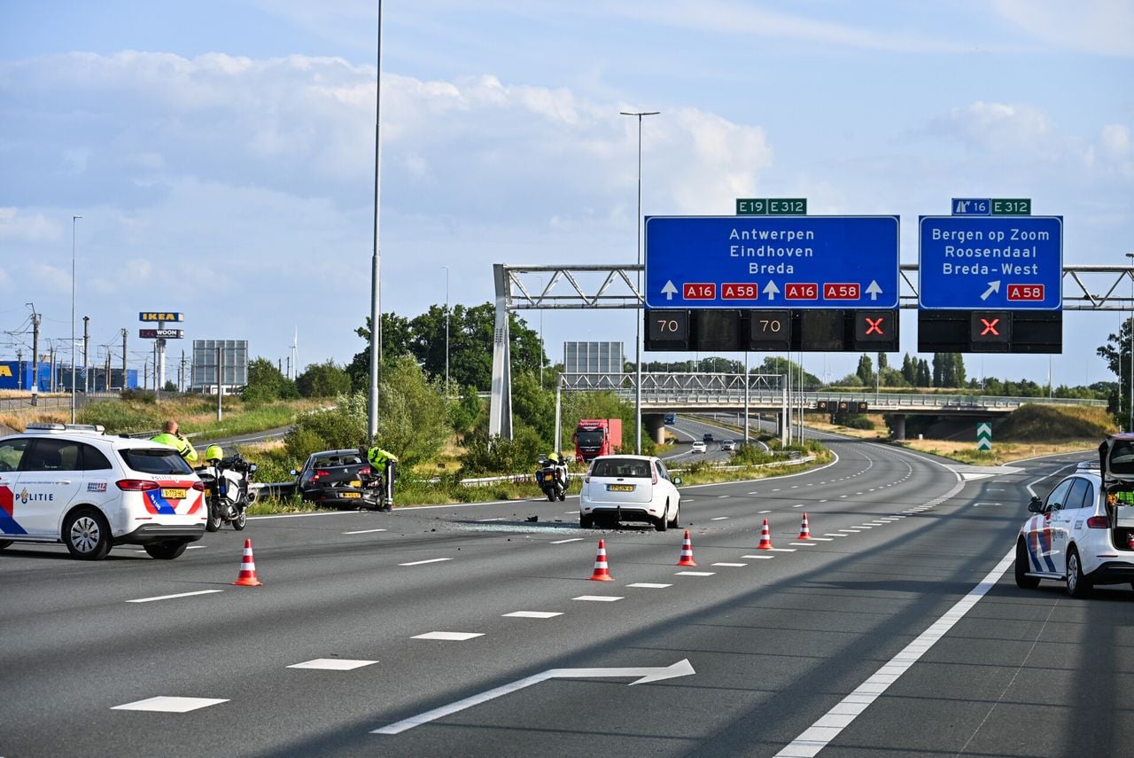 Tweede ongeval bij knooppunt Princeville (foto: Tom van der Put / Persbureau Heitink). 