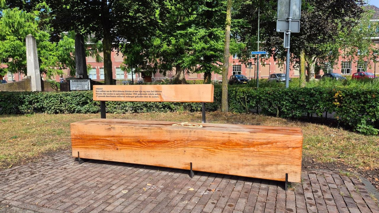 Het lege bankje (foto: Collin Beijk.)