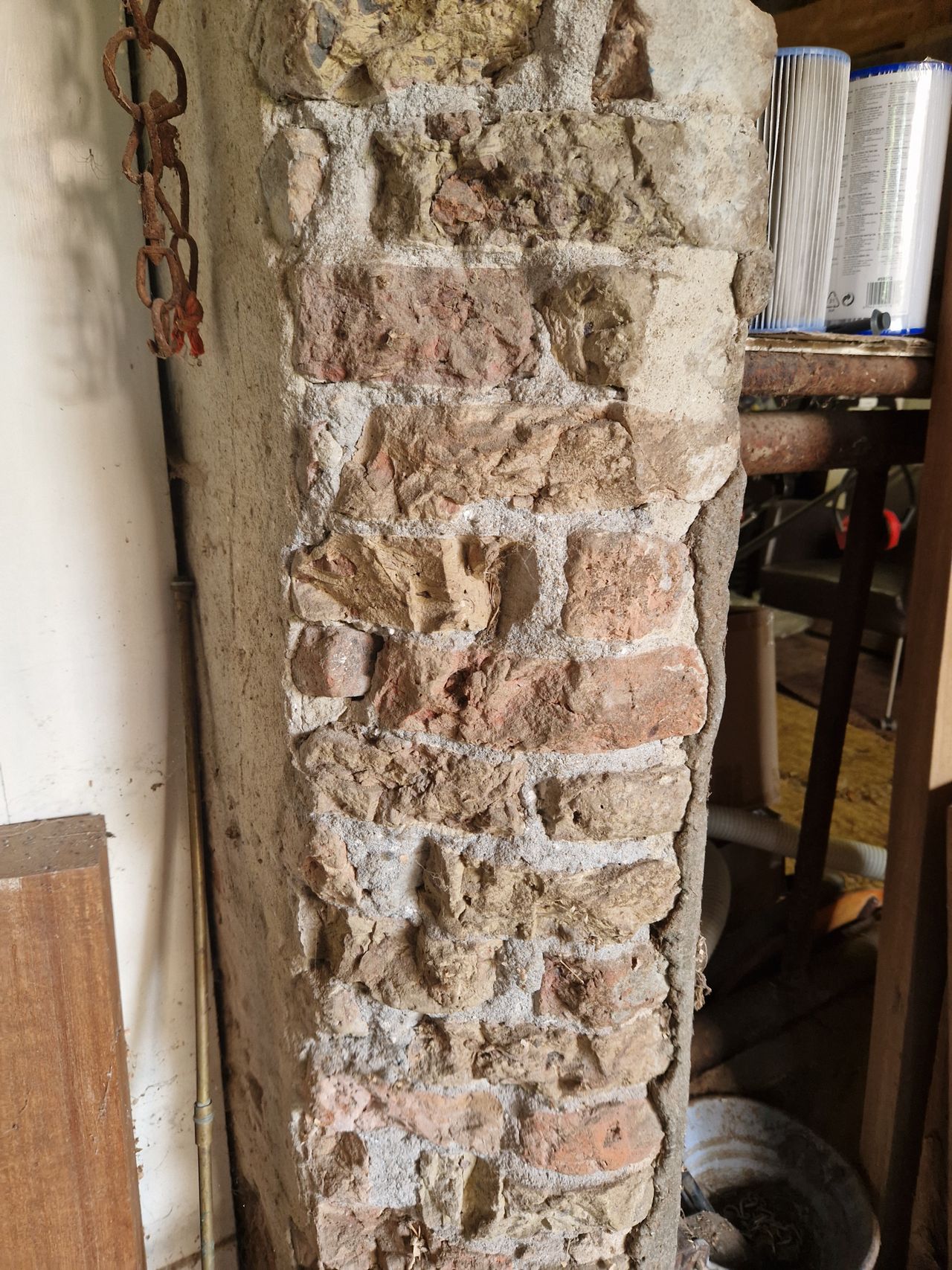 Stenen uit de oude boerderij zijn hergebruikt in de 'nieuwe' uit 1926 (foto: Henk van Ingen/Omroep Brabant).                      