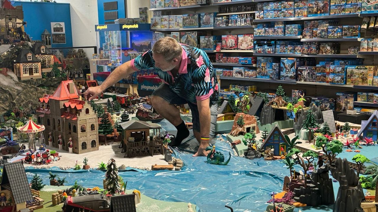 Patric aan het werk toen de diorama's nog stonden (eigen foto).