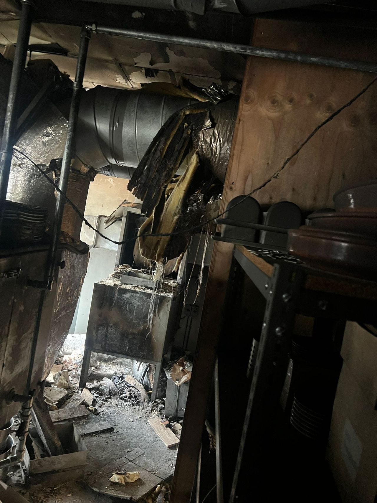 De ruimte met alle apparatuur is volledig zwartgeblakerd (foto: Björn van de Brug).