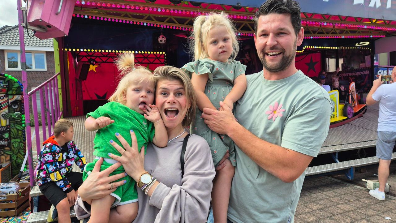 Niels geniet met zijn partner en kinderen van de kermis (foto: Collin Beijk).
