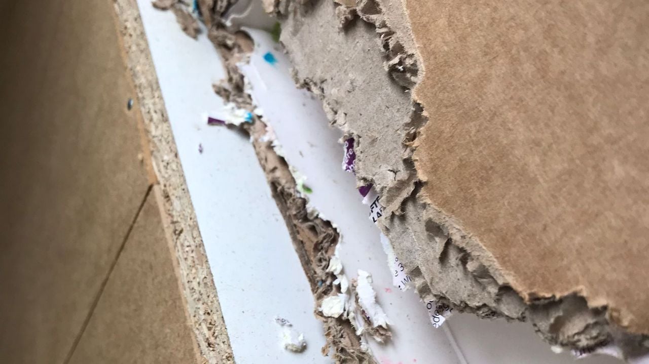 Een door ratten aangevreten wand (privéfoto).