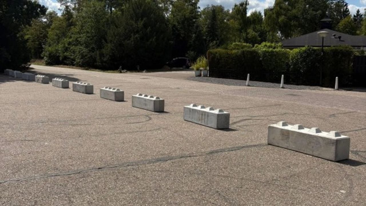 Betonblokken moeten nieuwe car meetings voorkomen (foto: Cranendonck24).