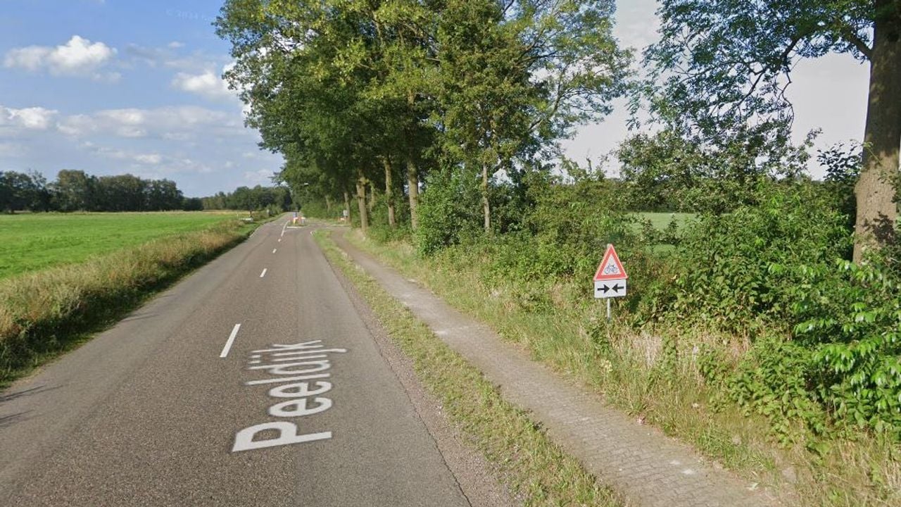 Het fietspad naast de Peeldijk vlak bij Milheeze (foto: Google Streetview).
