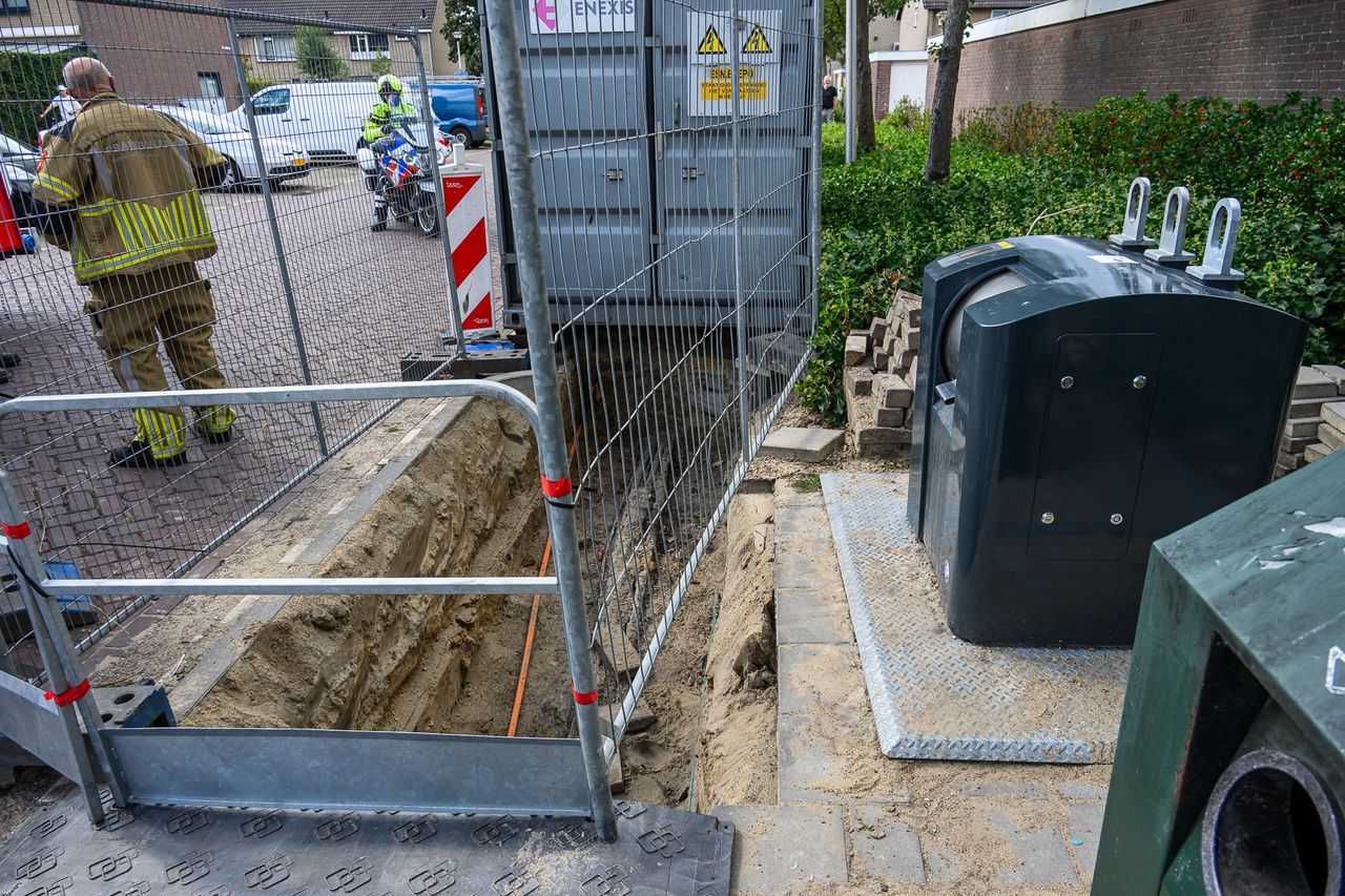 De man viel tussen het hek en de stoep door. (Foto: Tom van der Put/ Persbureau Heitink.)