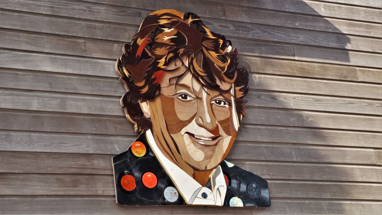 Het kunstwerk bij De Kentering hangt er sinds 2022 (foto: Satisfaction Rosmalen).