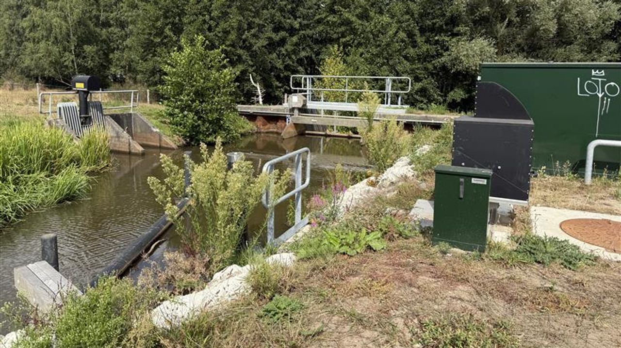 Bij deze stuw is een sluis voor vissen aangelegd (foto: Raymond Merkx).