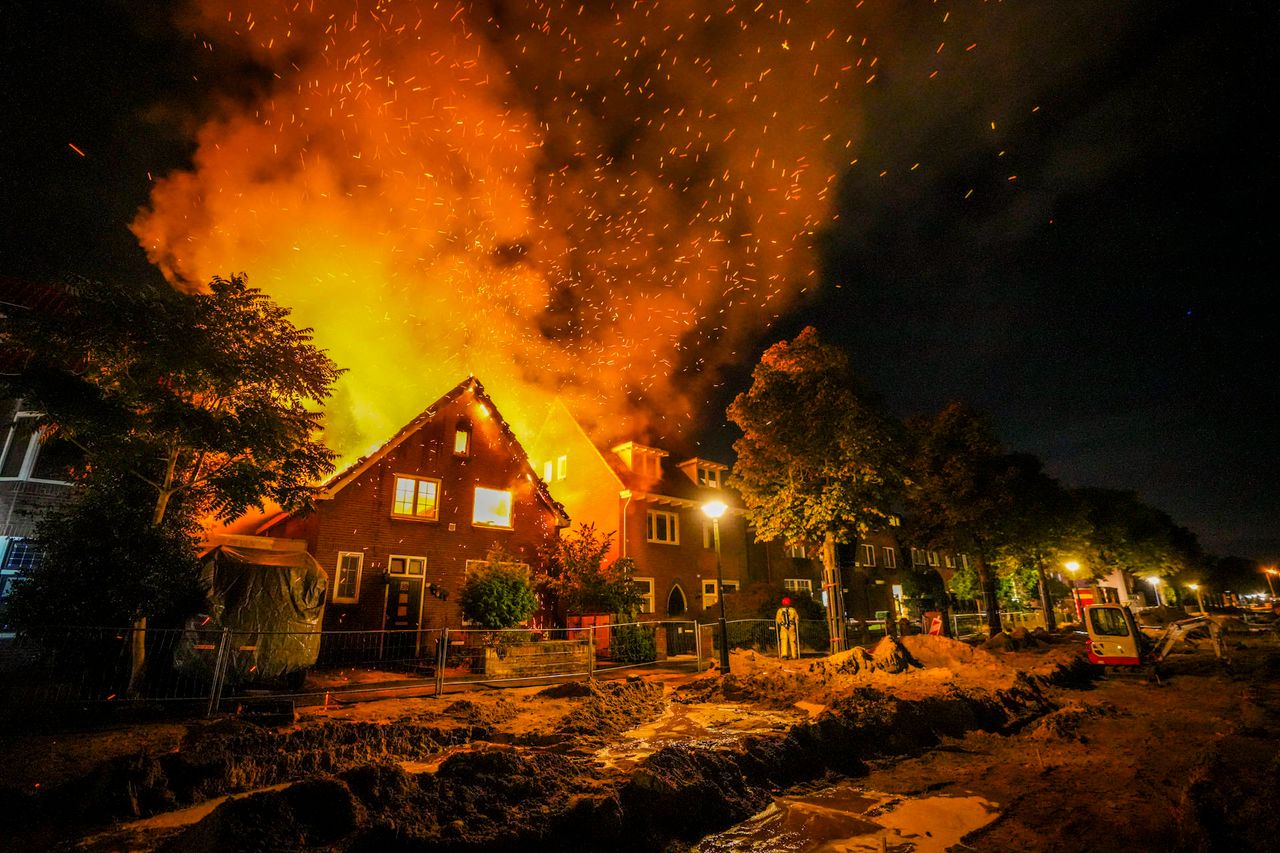 De enorme vlammenzee (foto: Persbureau Heitink).