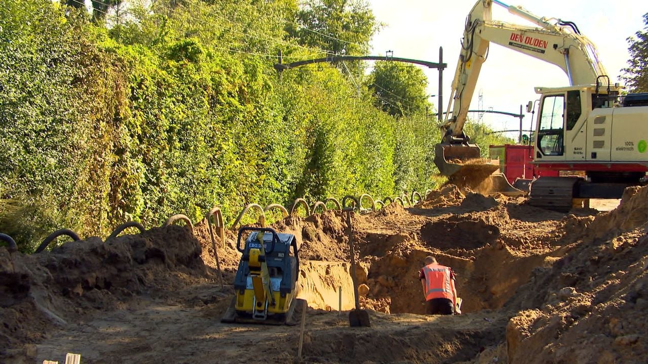 De straat lag open vanwege werkzaamheden (foto: Omroep Brabant).