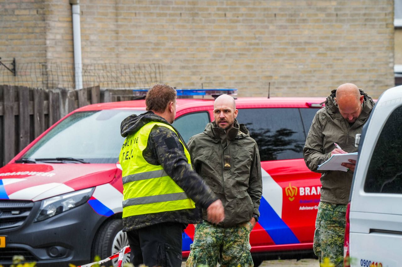 Vanwege de vondst werden meerdere hulpdiensten opgeroepen (foto: Dave Hendriks/Persbureau Heitink).