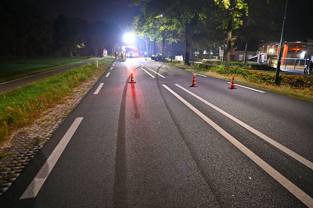 Hoe het mis kon gaan op de N284 wordt onderzocht (foto: Rico Vogels/Persbureau Heitink).